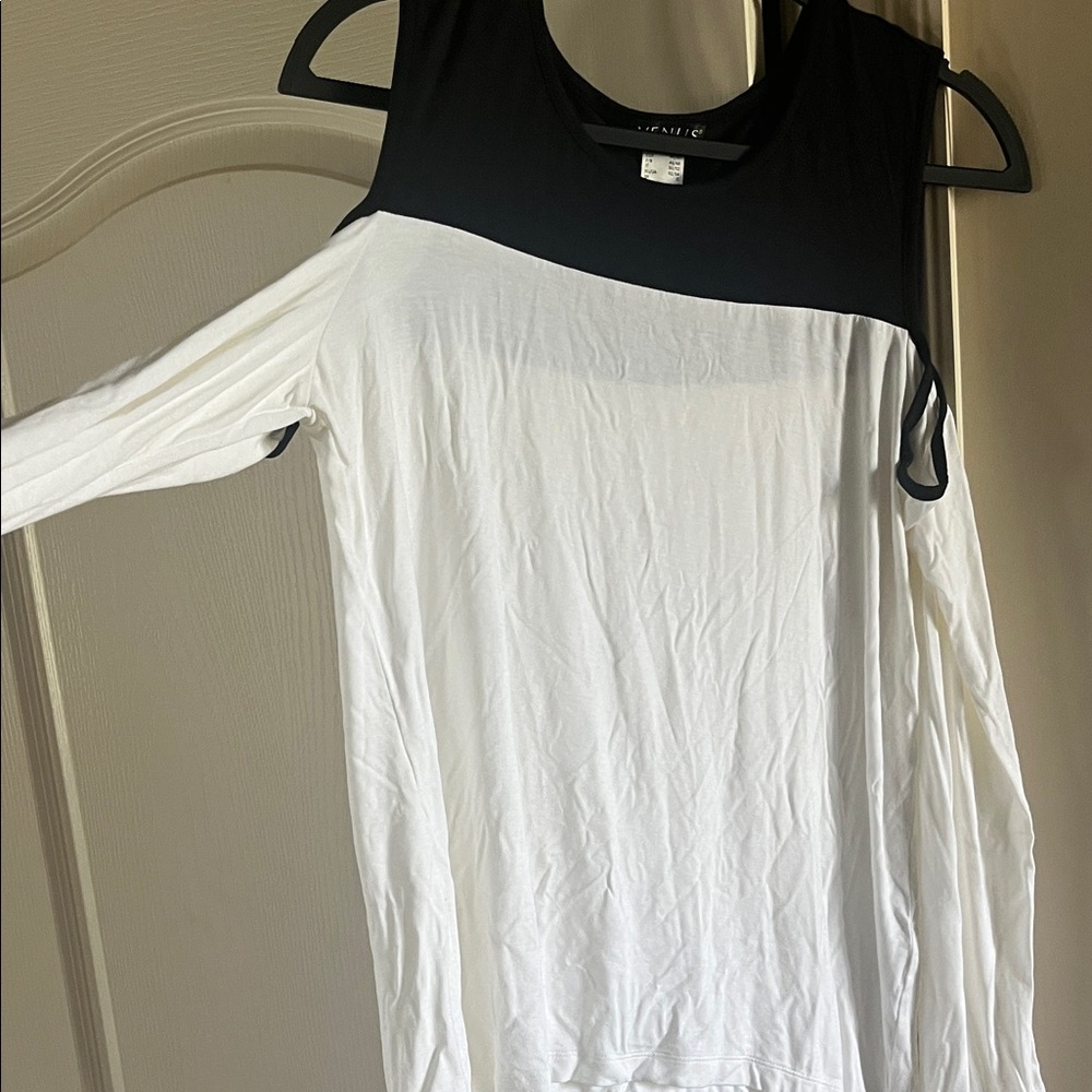 VENUS Black and White Long Sleeve Top